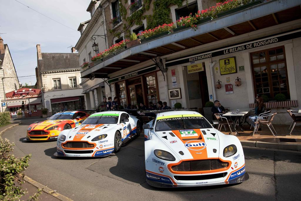 Logis Hotel De France La Chartre-sur-le-Loir Kültér fotó