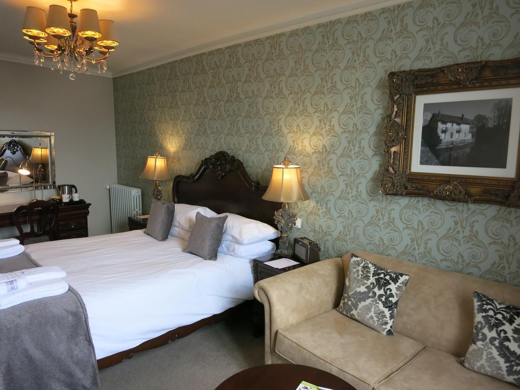 Logis Hotel De France La Chartre-sur-le-Loir Kültér fotó