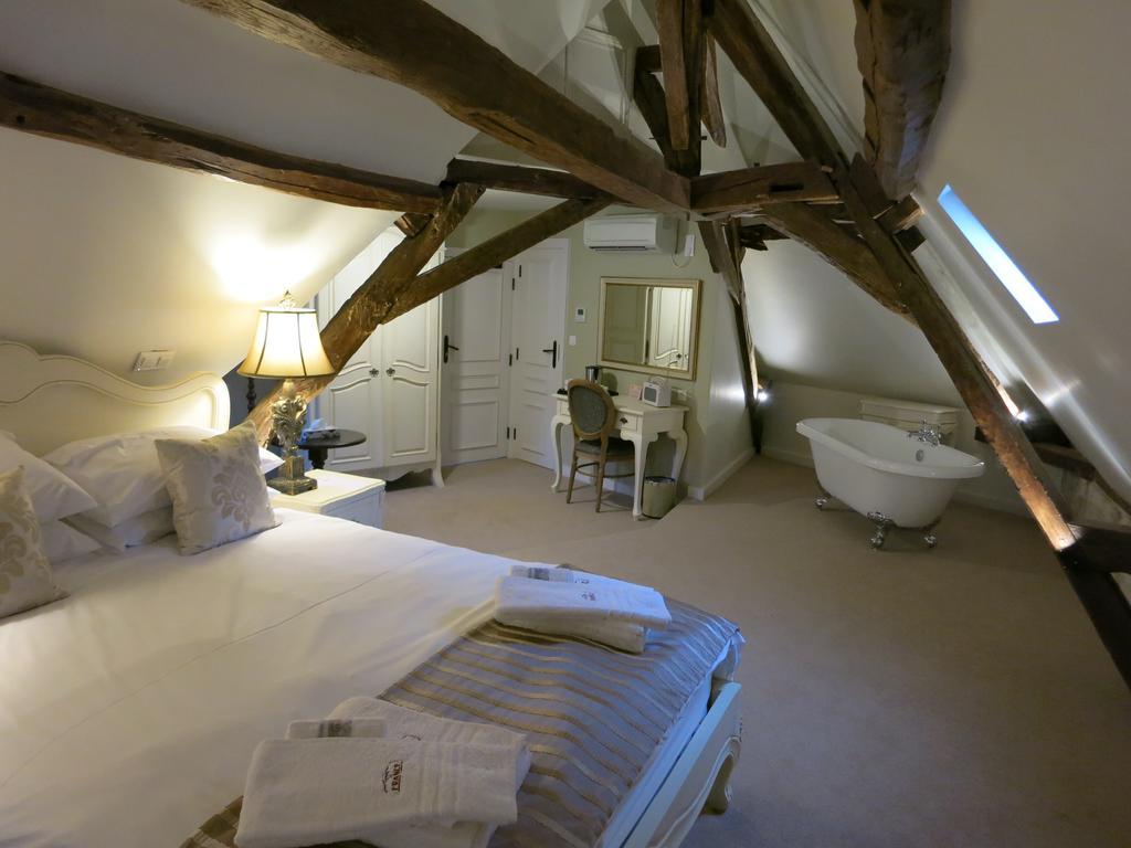 Logis Hotel De France La Chartre-sur-le-Loir Kültér fotó