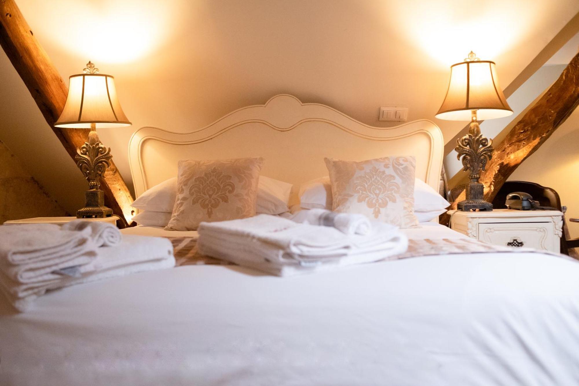 Logis Hotel De France La Chartre-sur-le-Loir Kültér fotó