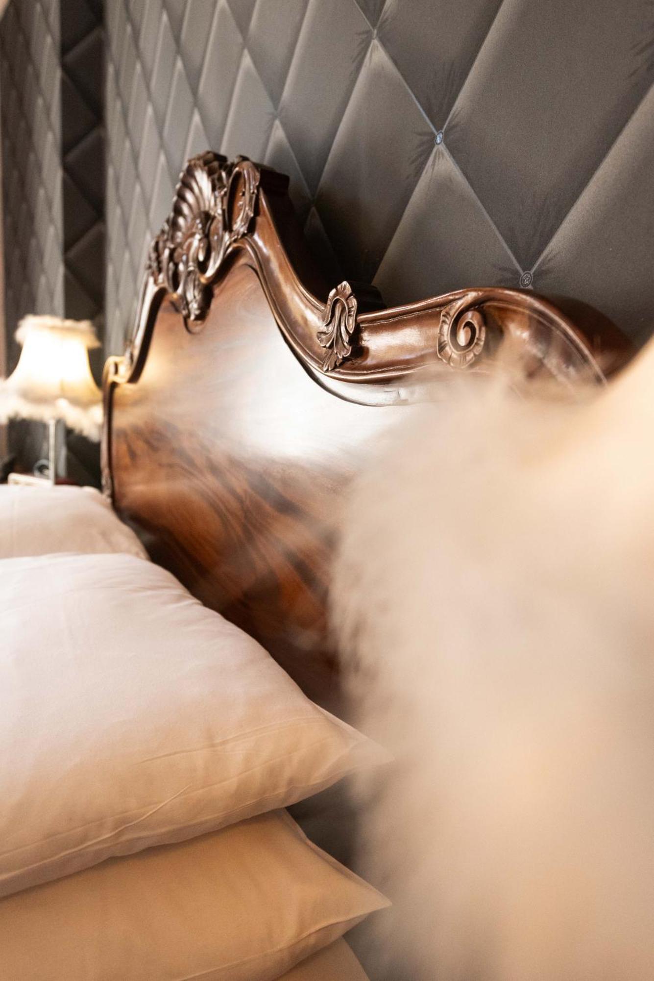 Logis Hotel De France La Chartre-sur-le-Loir Kültér fotó