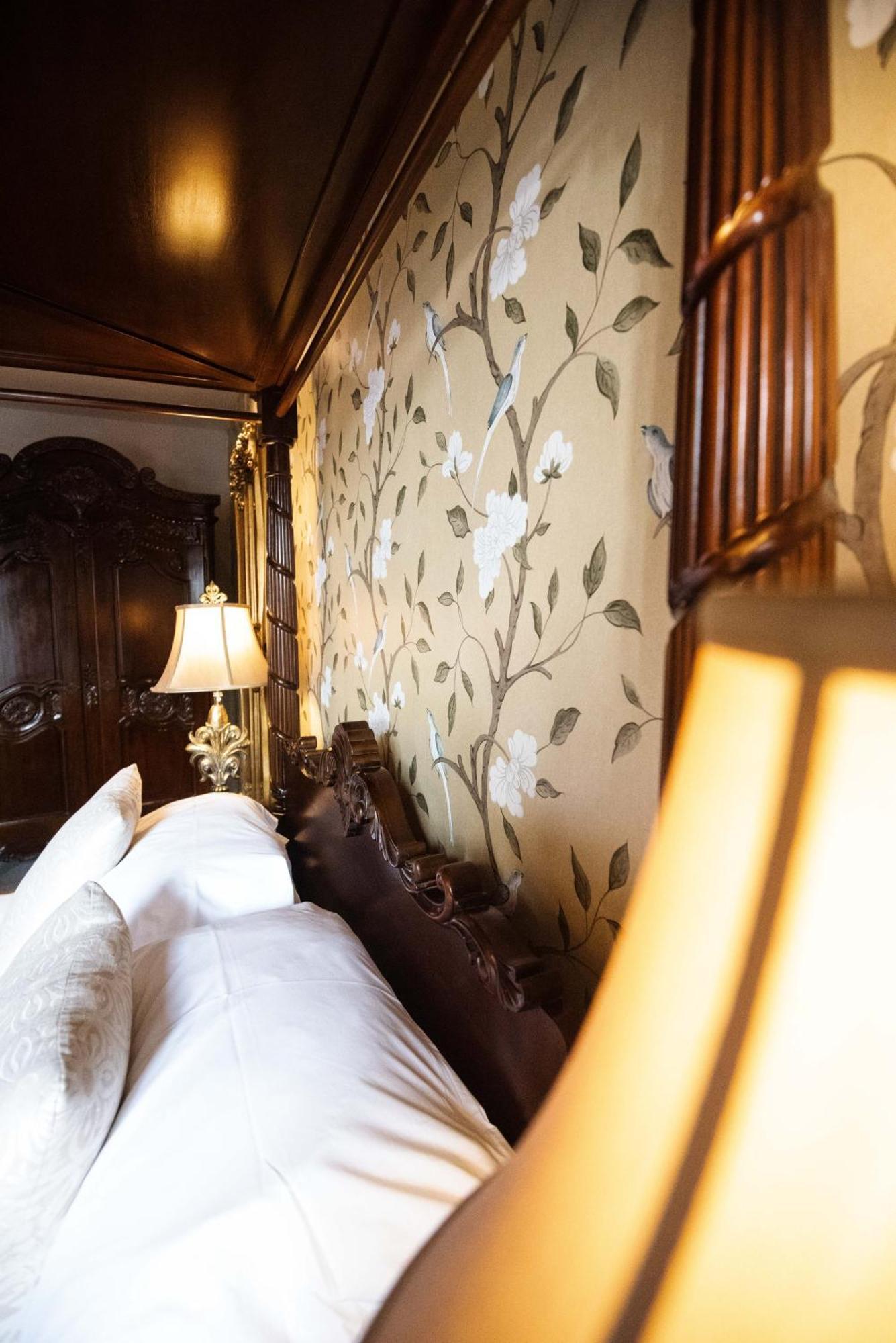 Logis Hotel De France La Chartre-sur-le-Loir Kültér fotó