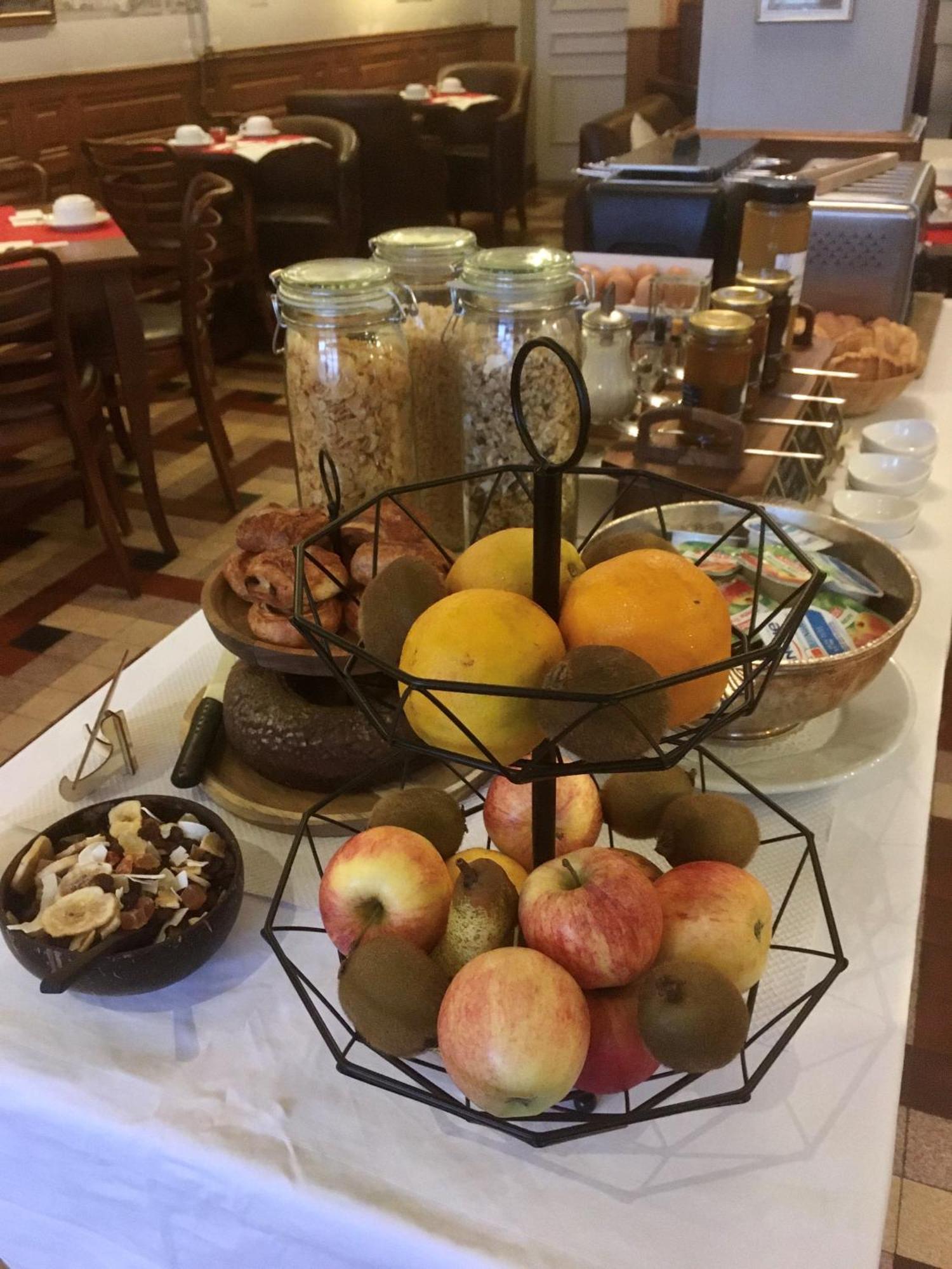 Logis Hotel De France La Chartre-sur-le-Loir Kültér fotó
