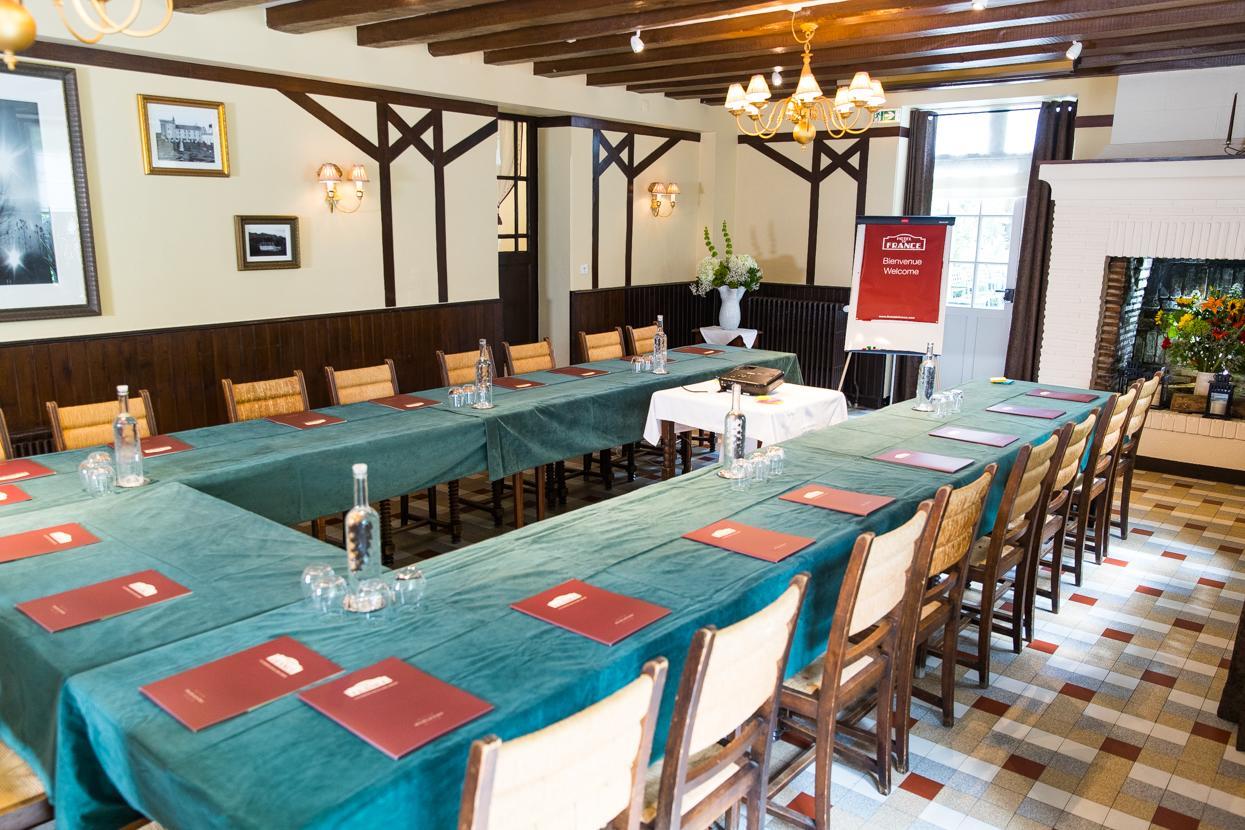 Logis Hotel De France La Chartre-sur-le-Loir Kültér fotó